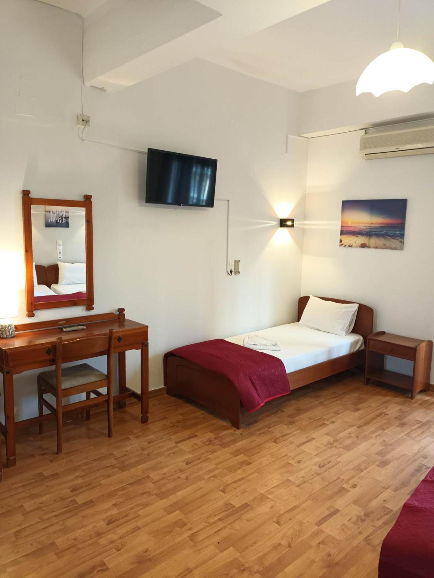 Saint George Hotel Лутра Едипсу Екстериор снимка