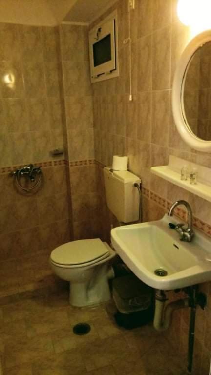 Saint George Hotel Лутра Едипсу Екстериор снимка